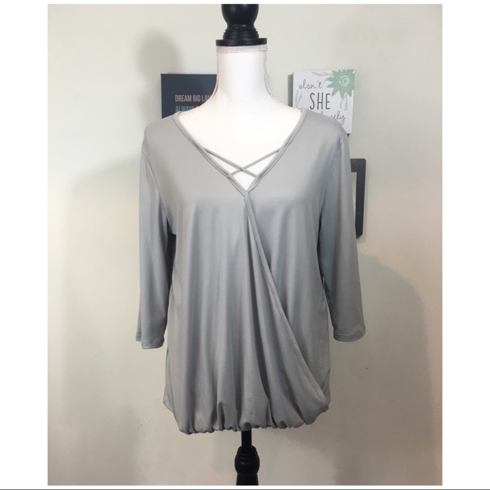 Sinuous Cross Too Drape Front 3/4 Sleeve T…